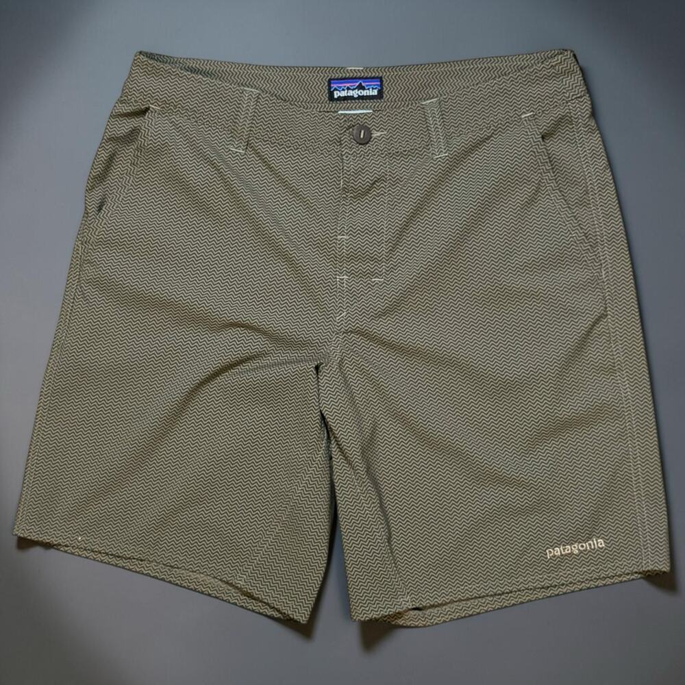 Patagonia 9” Shorts Mens Stretch Terre Chevron Zigzag Tan Brown Green Sz 34